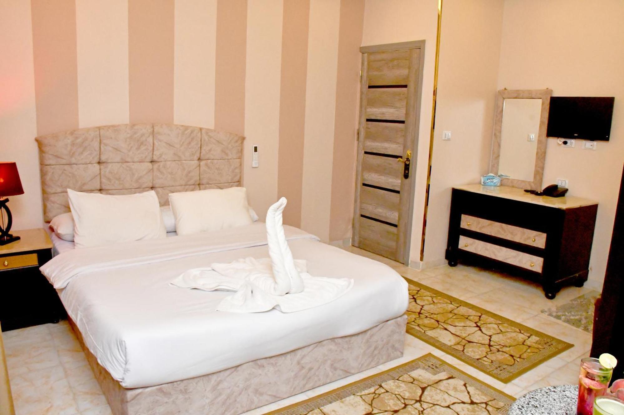 Nun Pyramids Hotel Kafret el-Gabal الغرفة الصورة