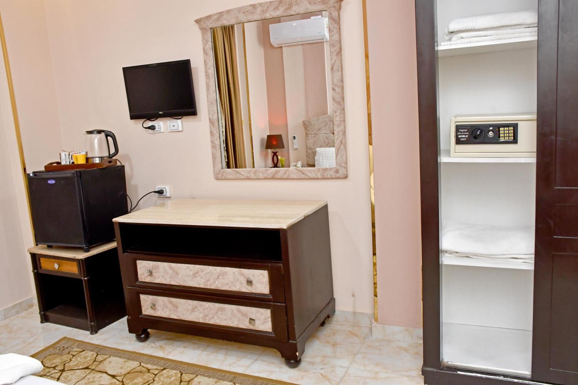 Nun Pyramids Hotel Kafret el-Gabal الغرفة الصورة