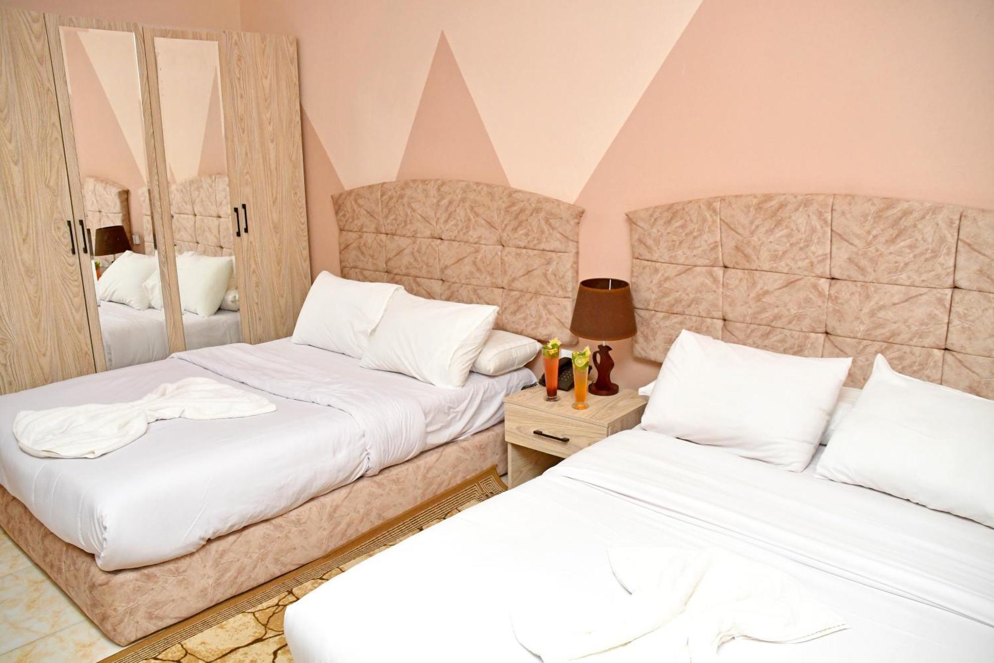 Nun Pyramids Hotel Kafret el-Gabal الغرفة الصورة
